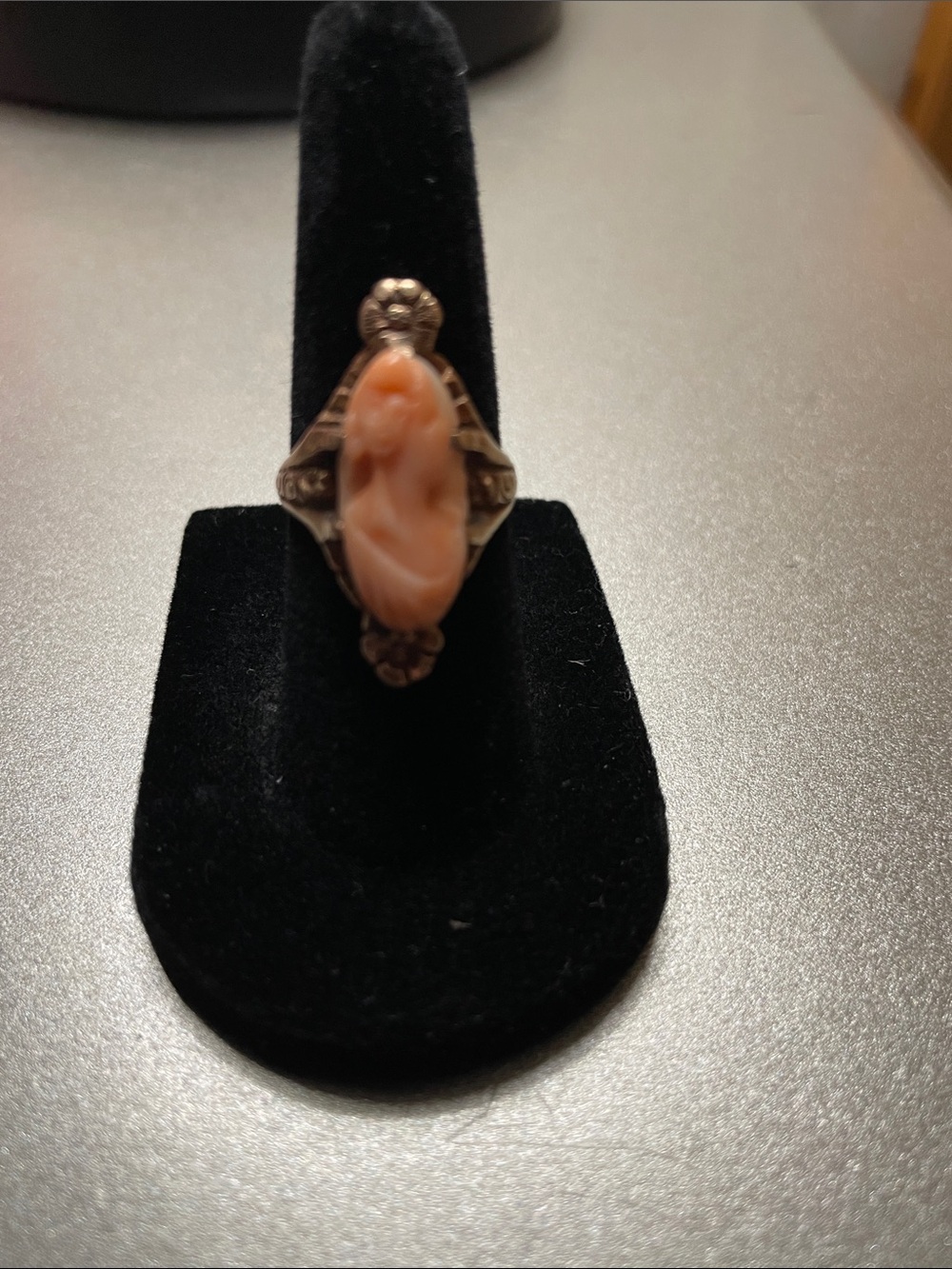 Vintage Carved Coral Cameo Ring in Peach 10k gold